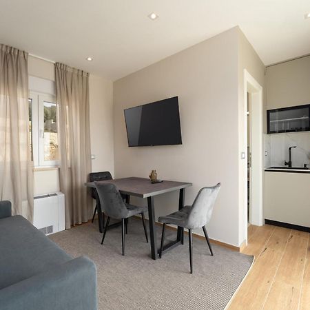 Larum Apartmens Vrsar Exteriör bild