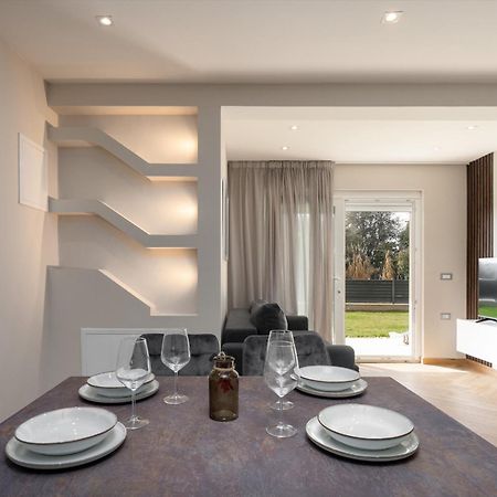 Larum Apartmens Vrsar Exteriör bild