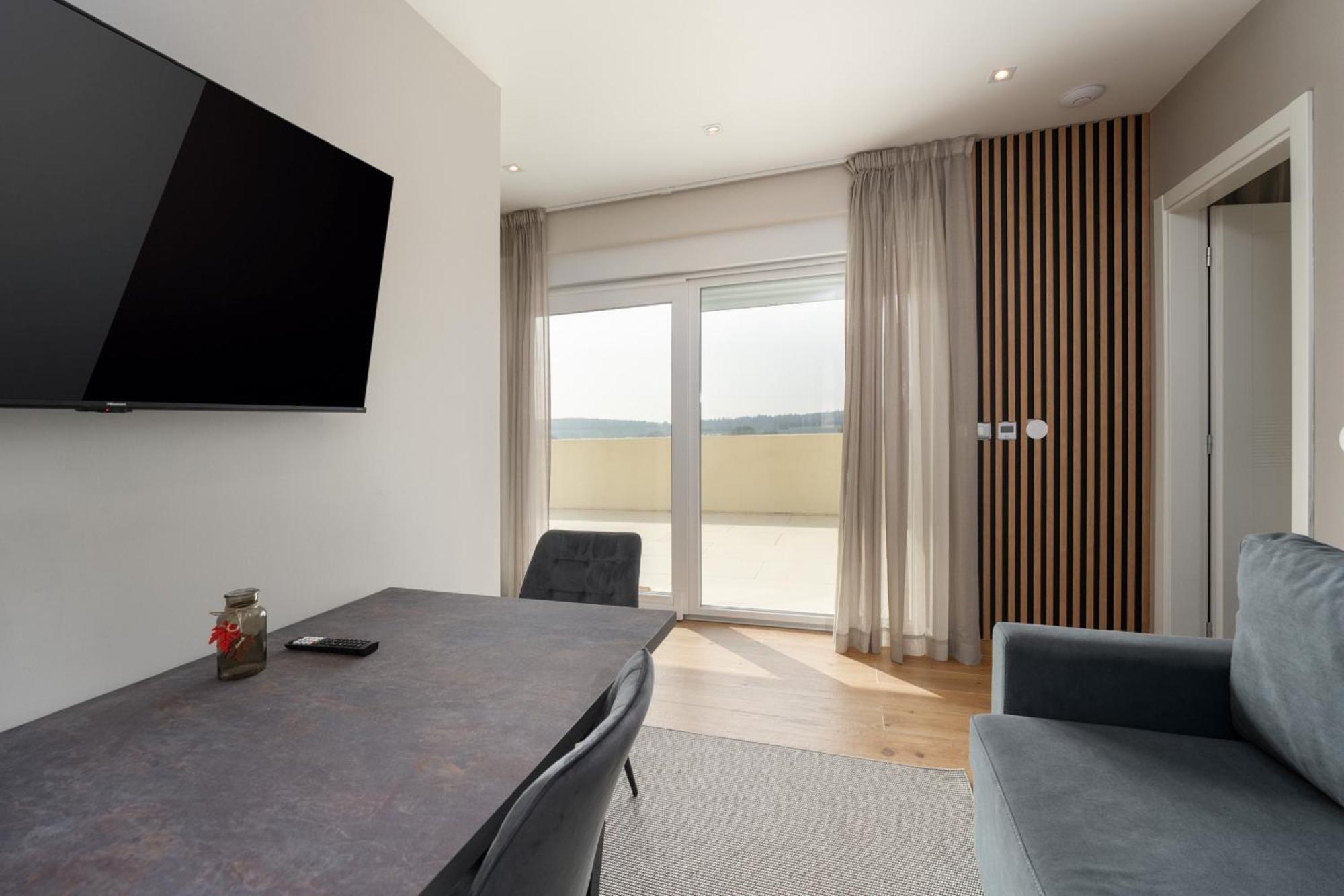 Larum Apartmens Vrsar Exteriör bild