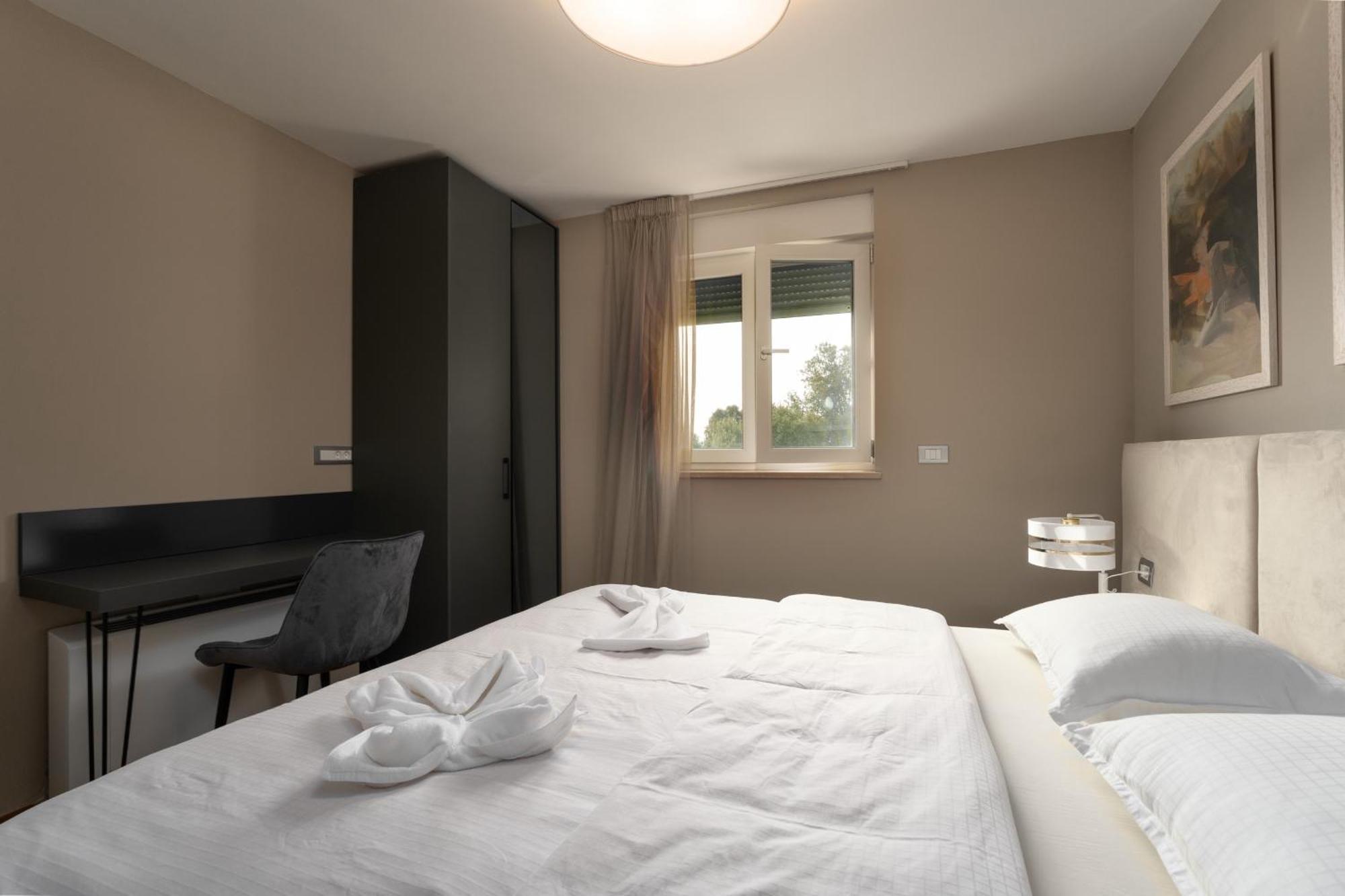 Larum Apartmens Vrsar Exteriör bild