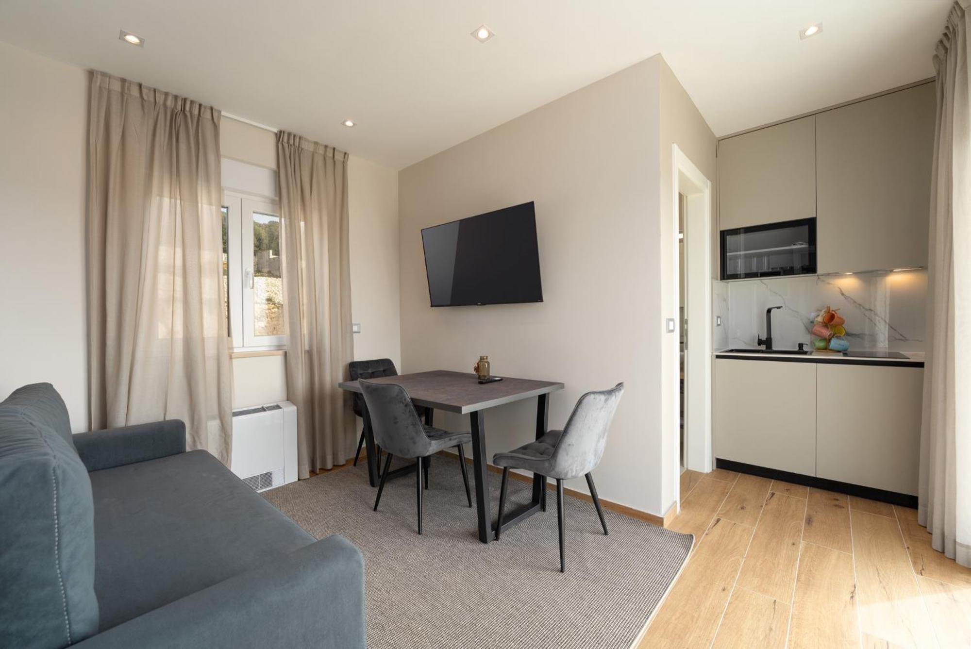 Larum Apartmens Vrsar Exteriör bild