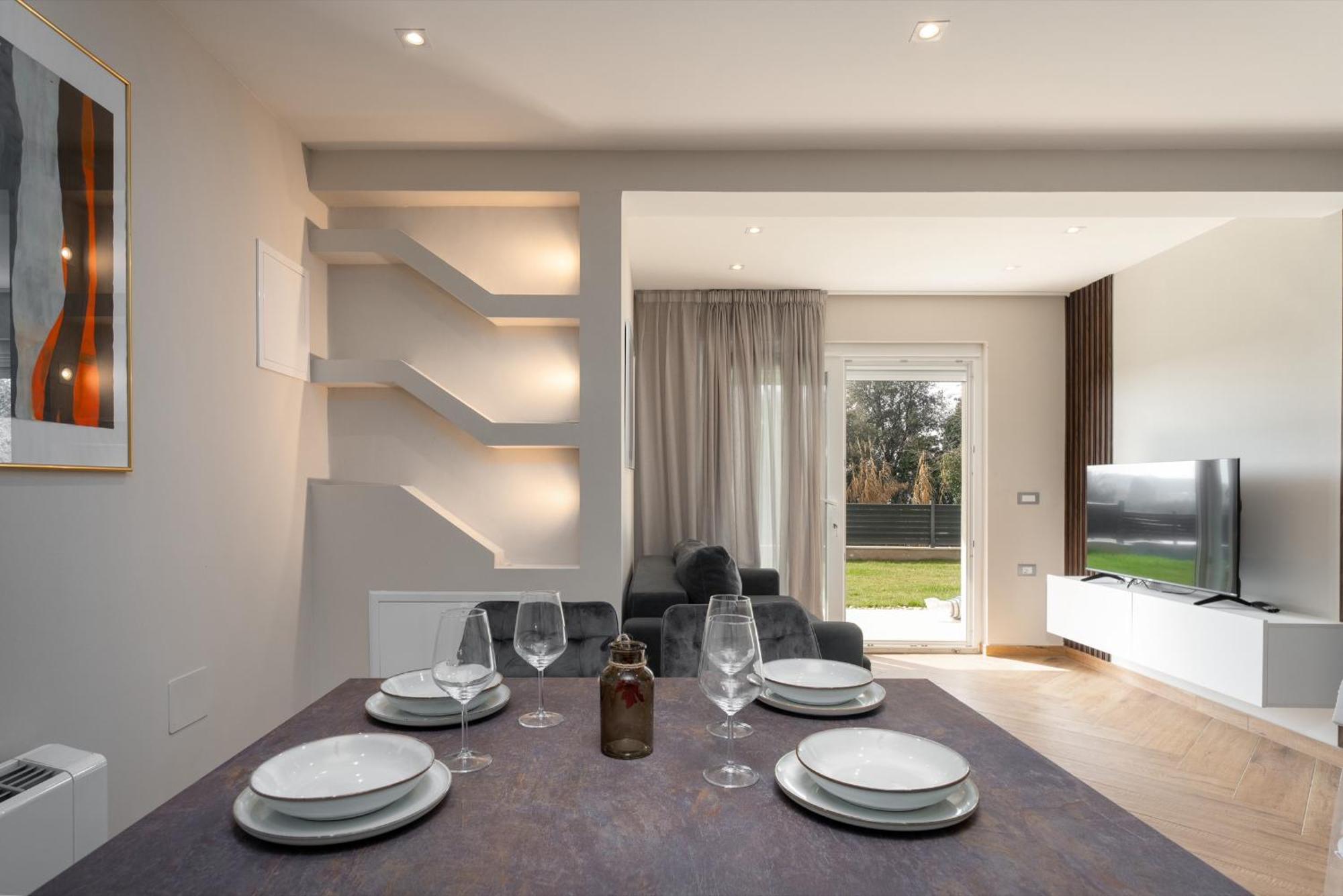 Larum Apartmens Vrsar Exteriör bild