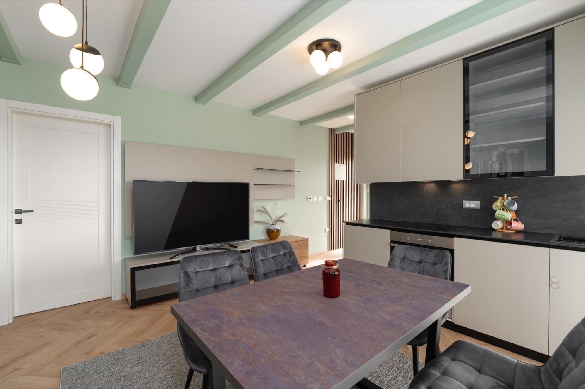 Larum Apartmens Vrsar Exteriör bild
