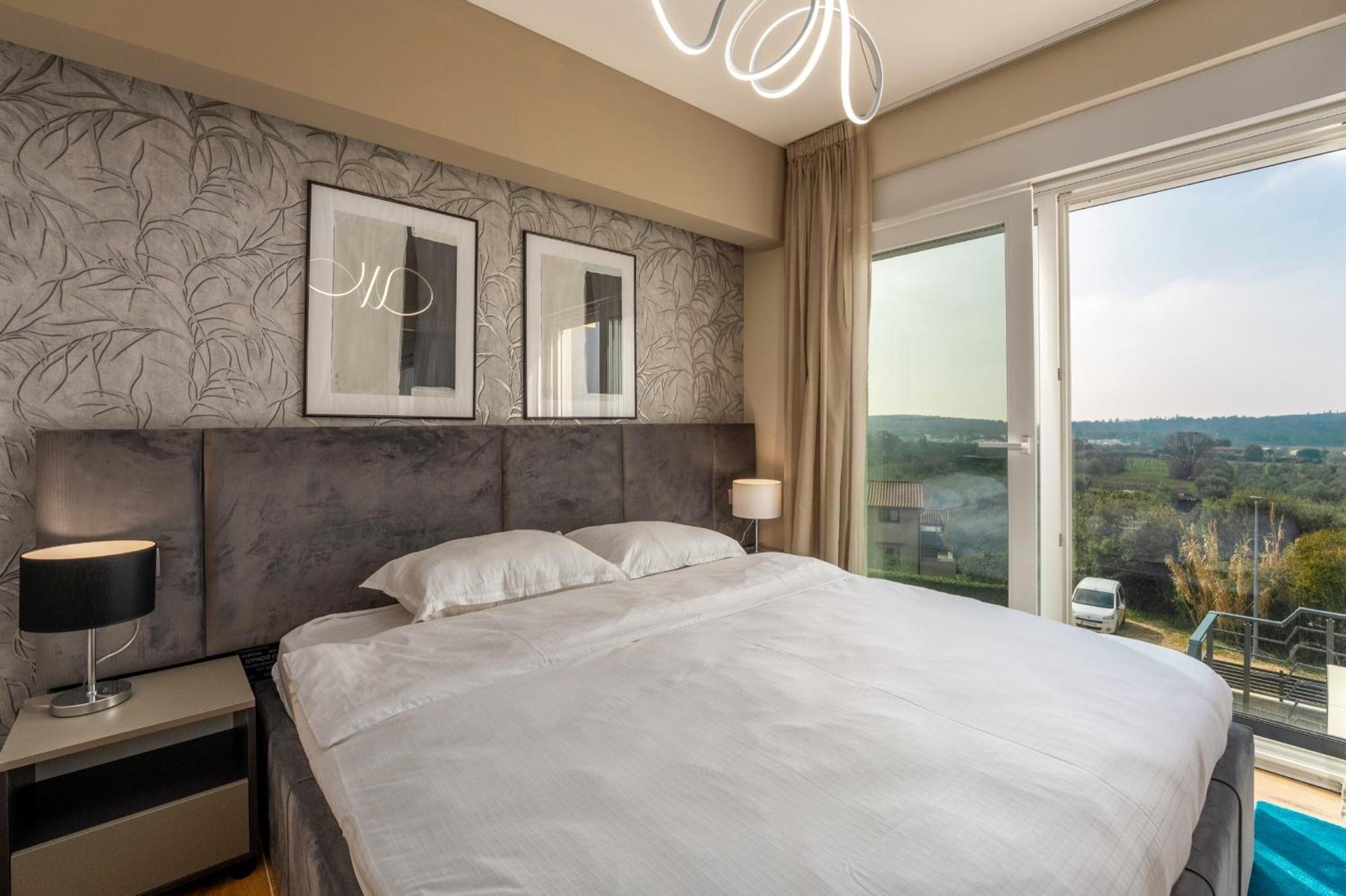 Larum Apartmens Vrsar Exteriör bild