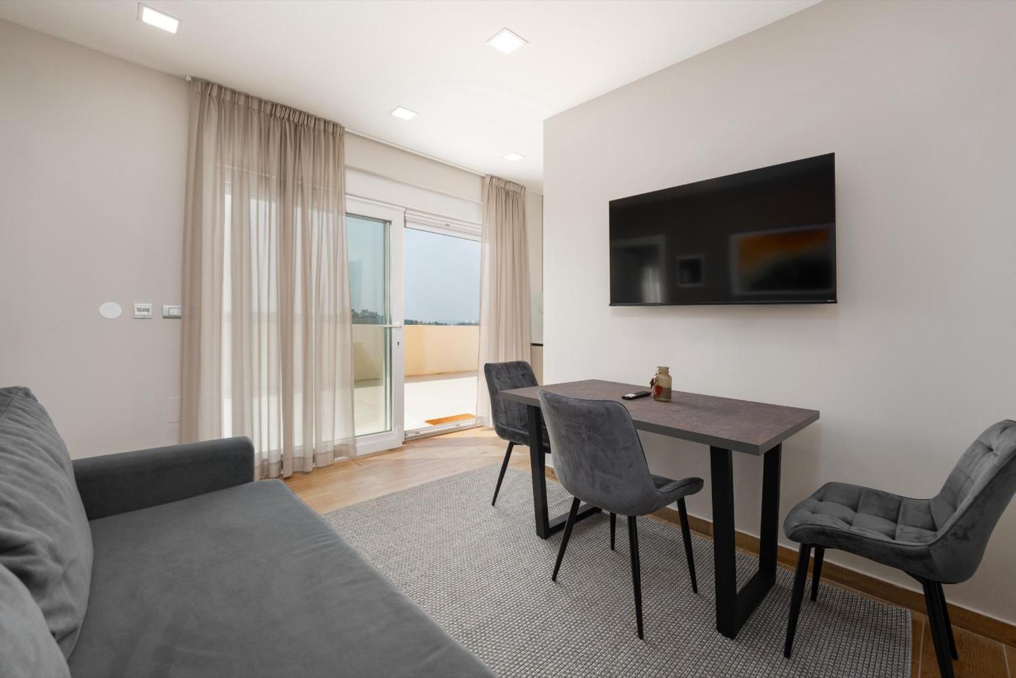 Larum Apartmens Vrsar Exteriör bild