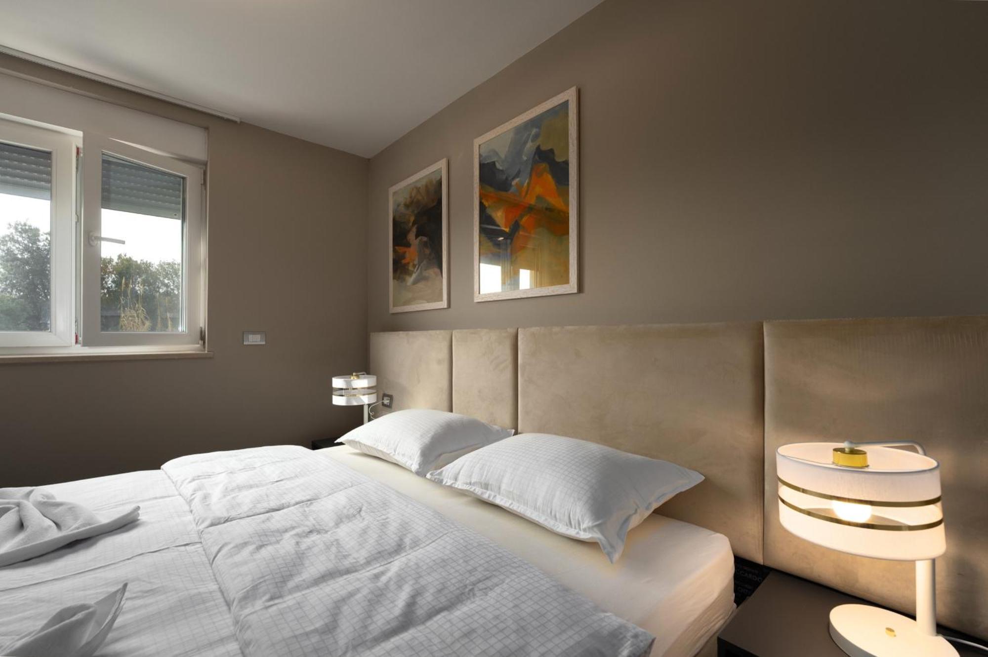 Larum Apartmens Vrsar Exteriör bild