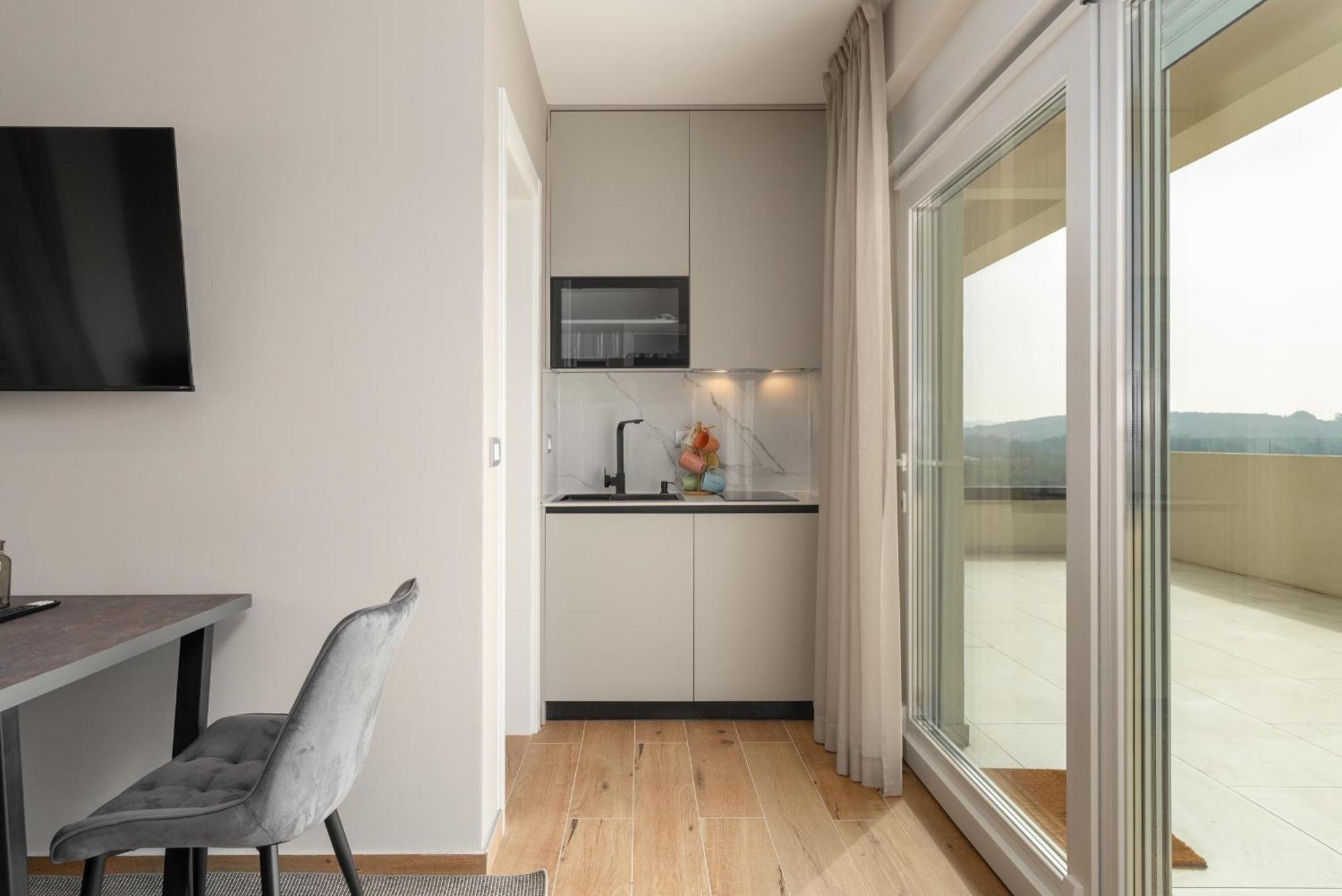 Larum Apartmens Vrsar Exteriör bild