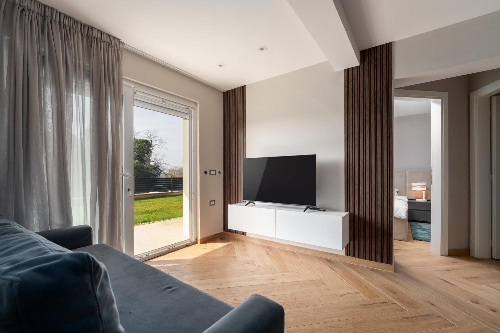 Larum Apartmens Vrsar Exteriör bild