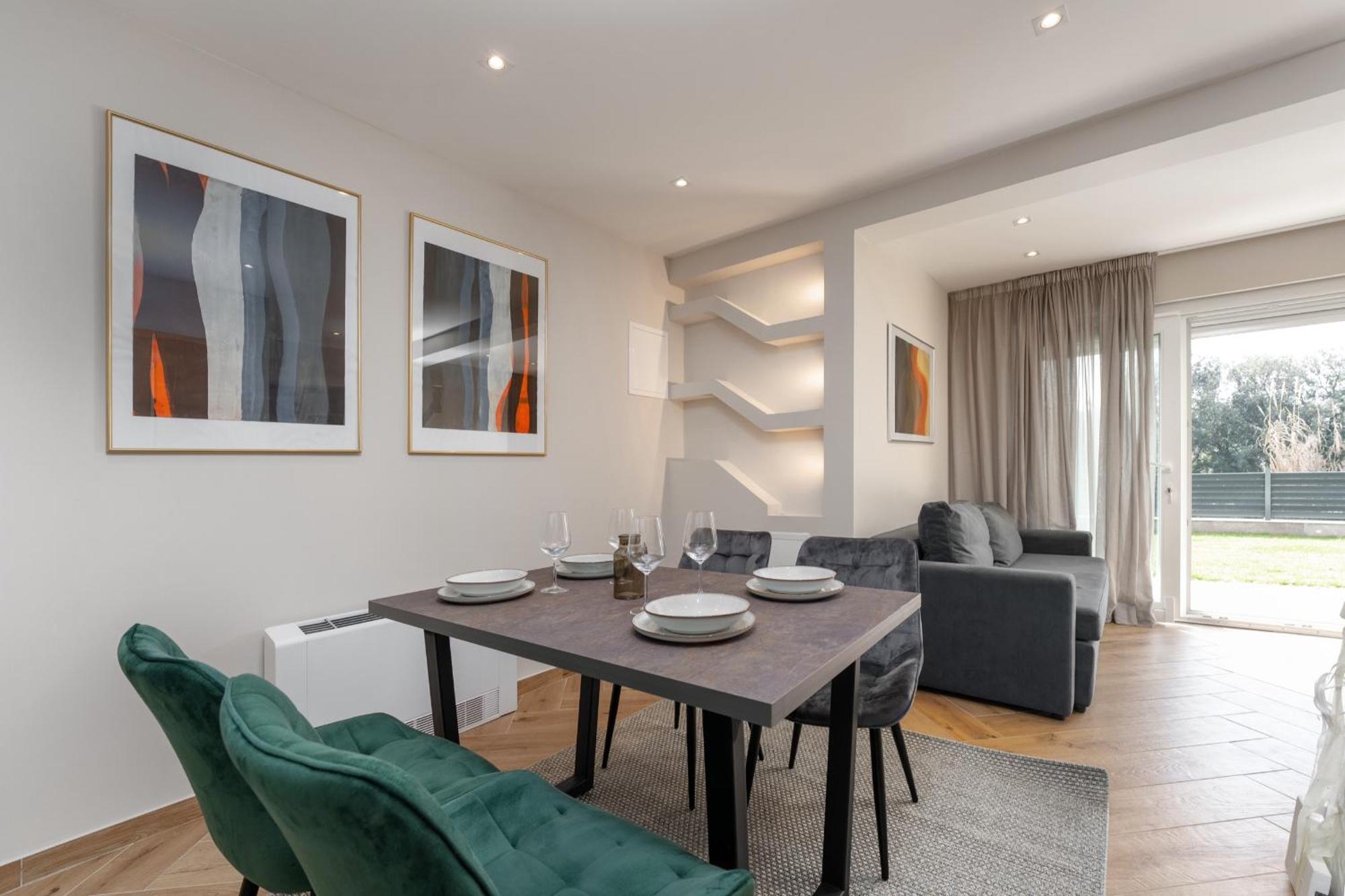 Larum Apartmens Vrsar Exteriör bild