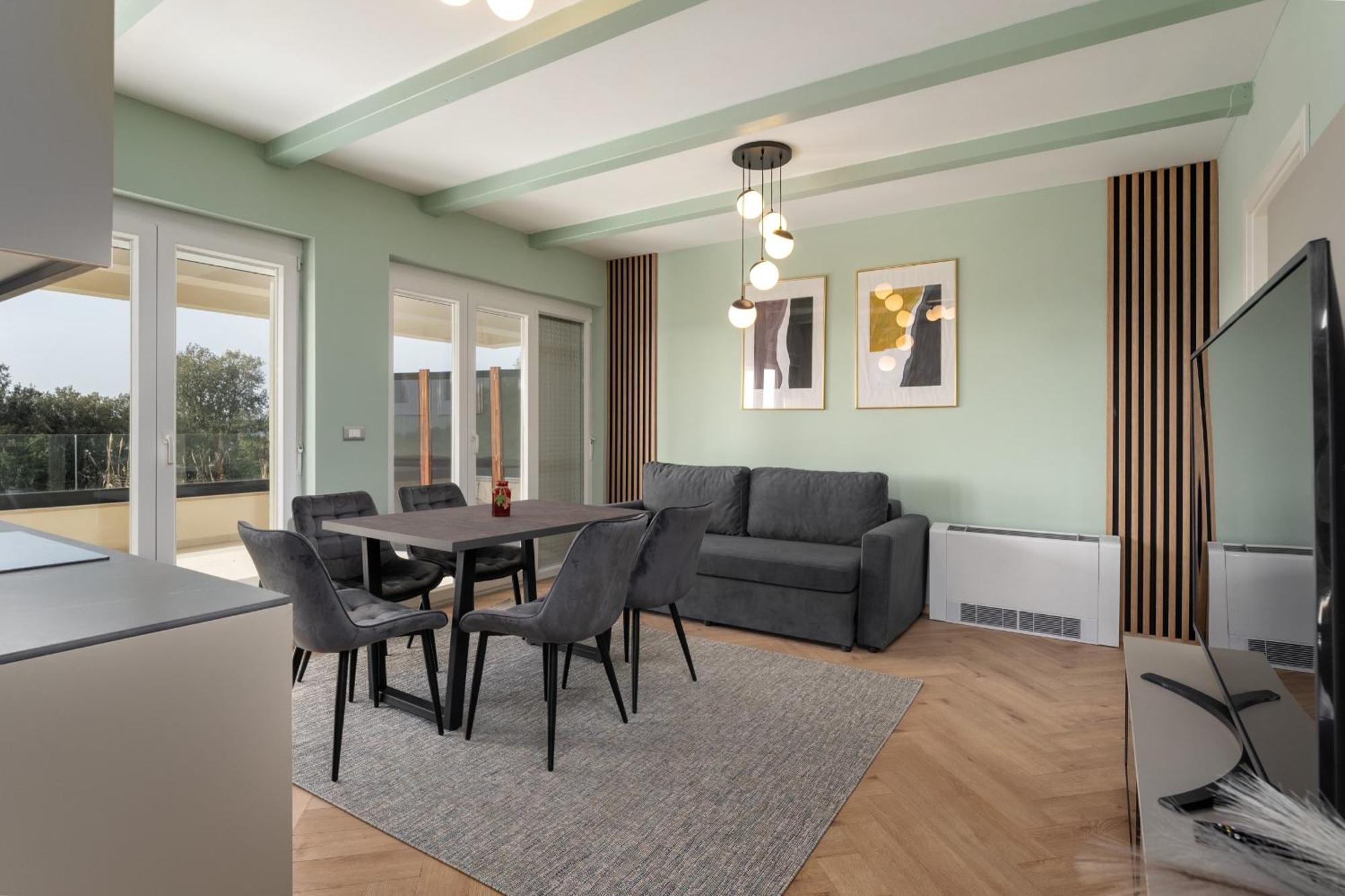 Larum Apartmens Vrsar Exteriör bild