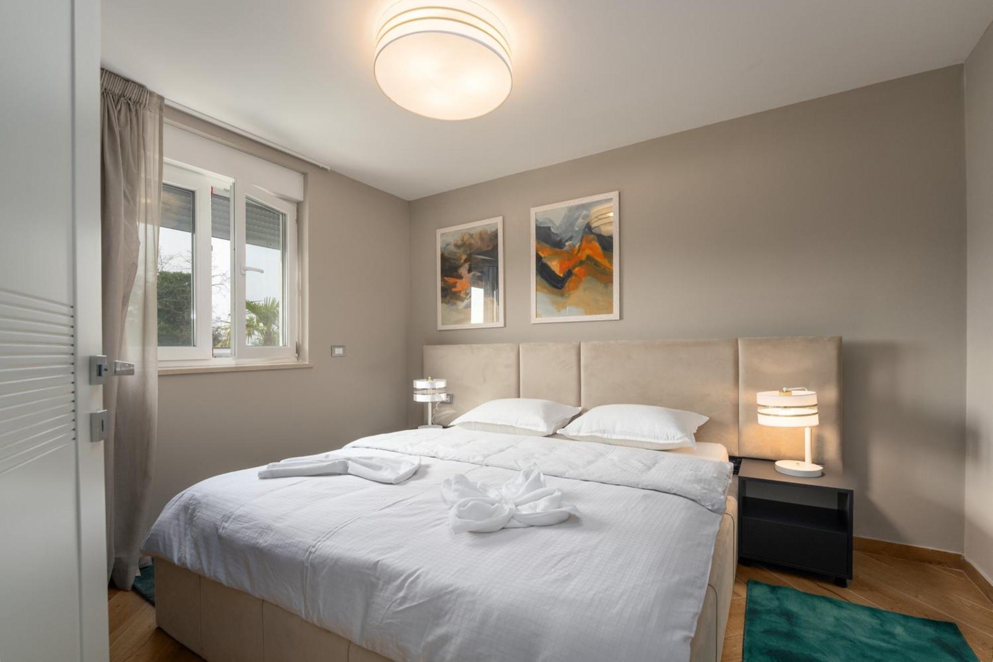 Larum Apartmens Vrsar Exteriör bild