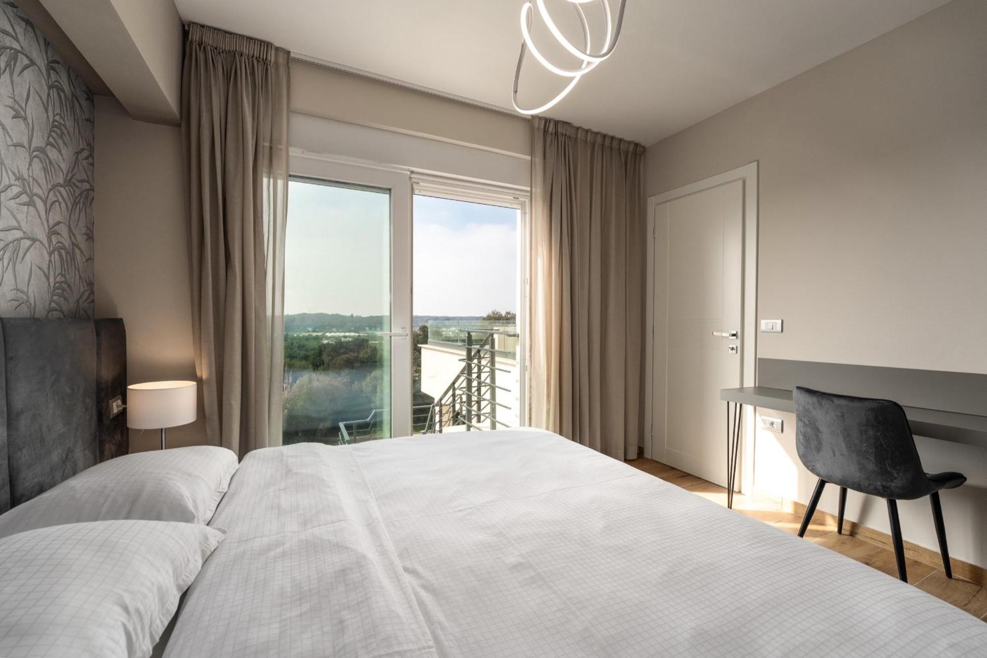 Larum Apartmens Vrsar Exteriör bild