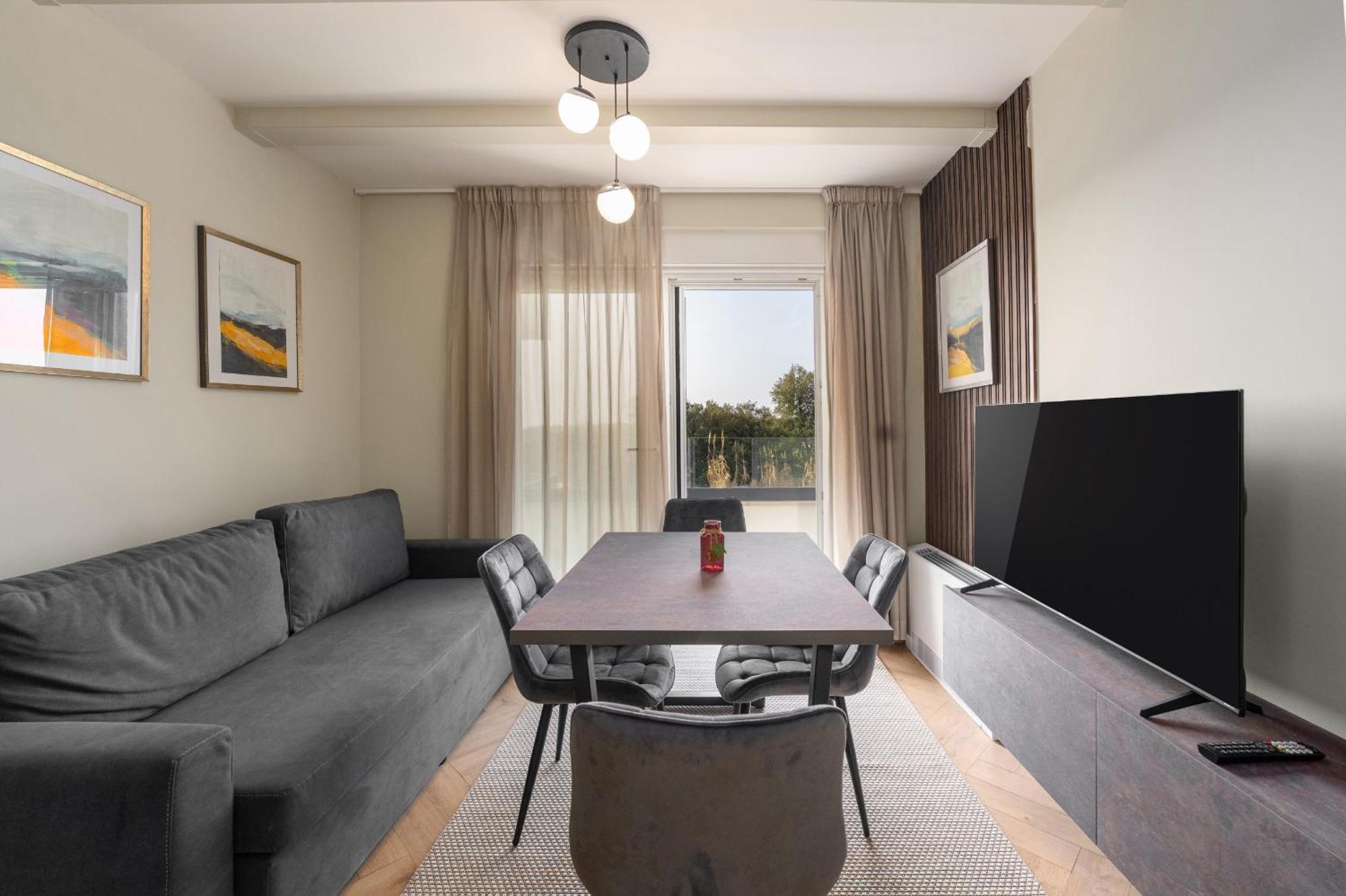 Larum Apartmens Vrsar Exteriör bild