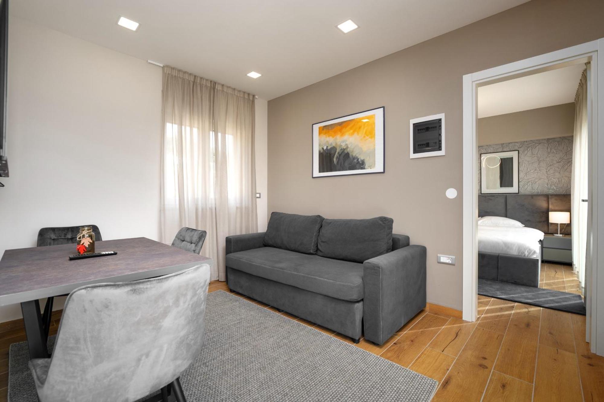 Larum Apartmens Vrsar Exteriör bild