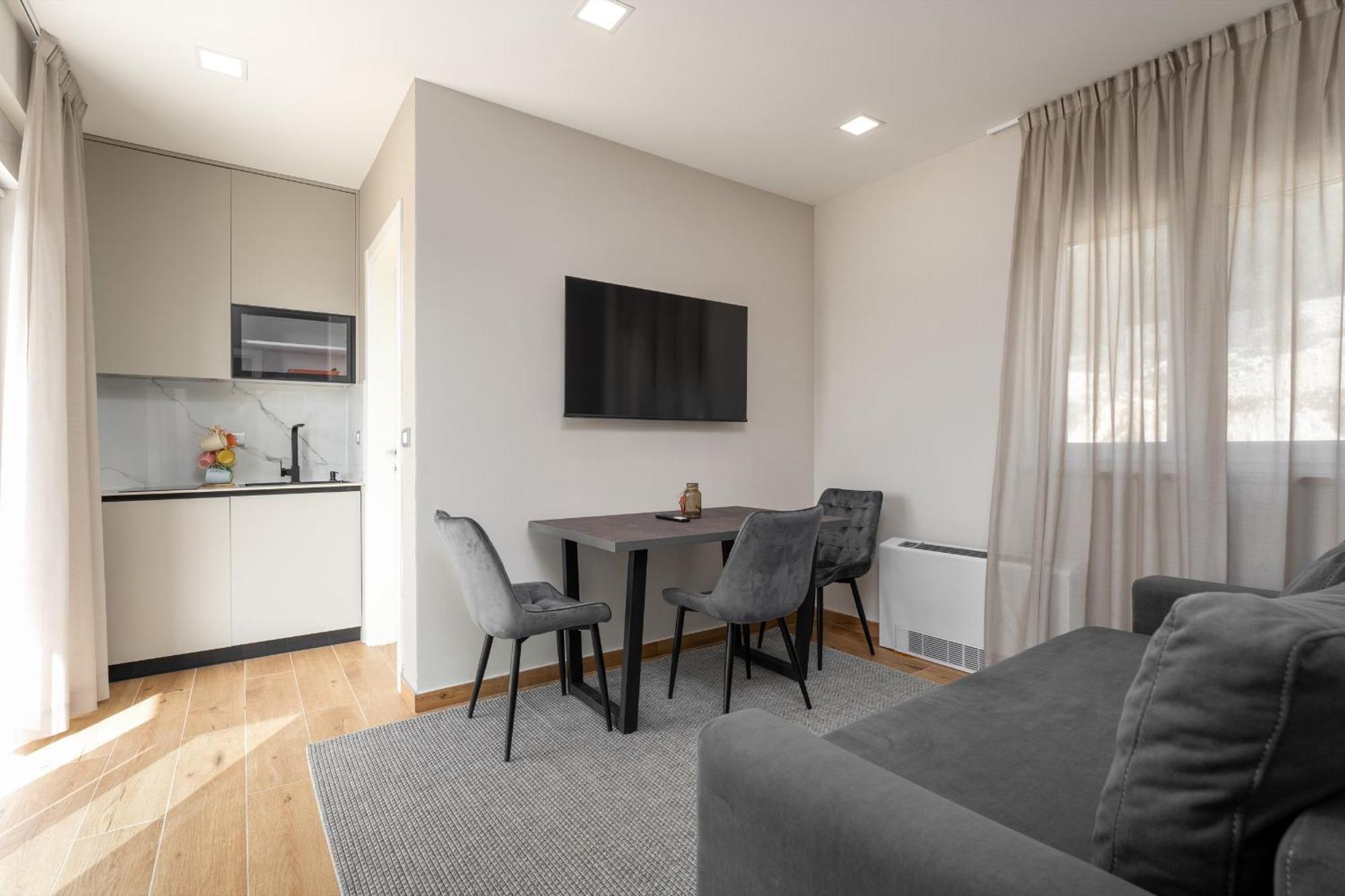 Larum Apartmens Vrsar Exteriör bild
