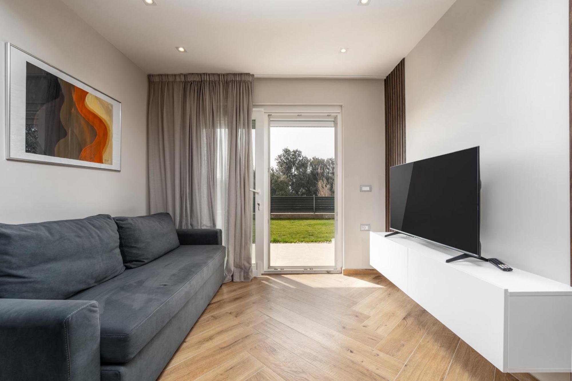 Larum Apartmens Vrsar Exteriör bild