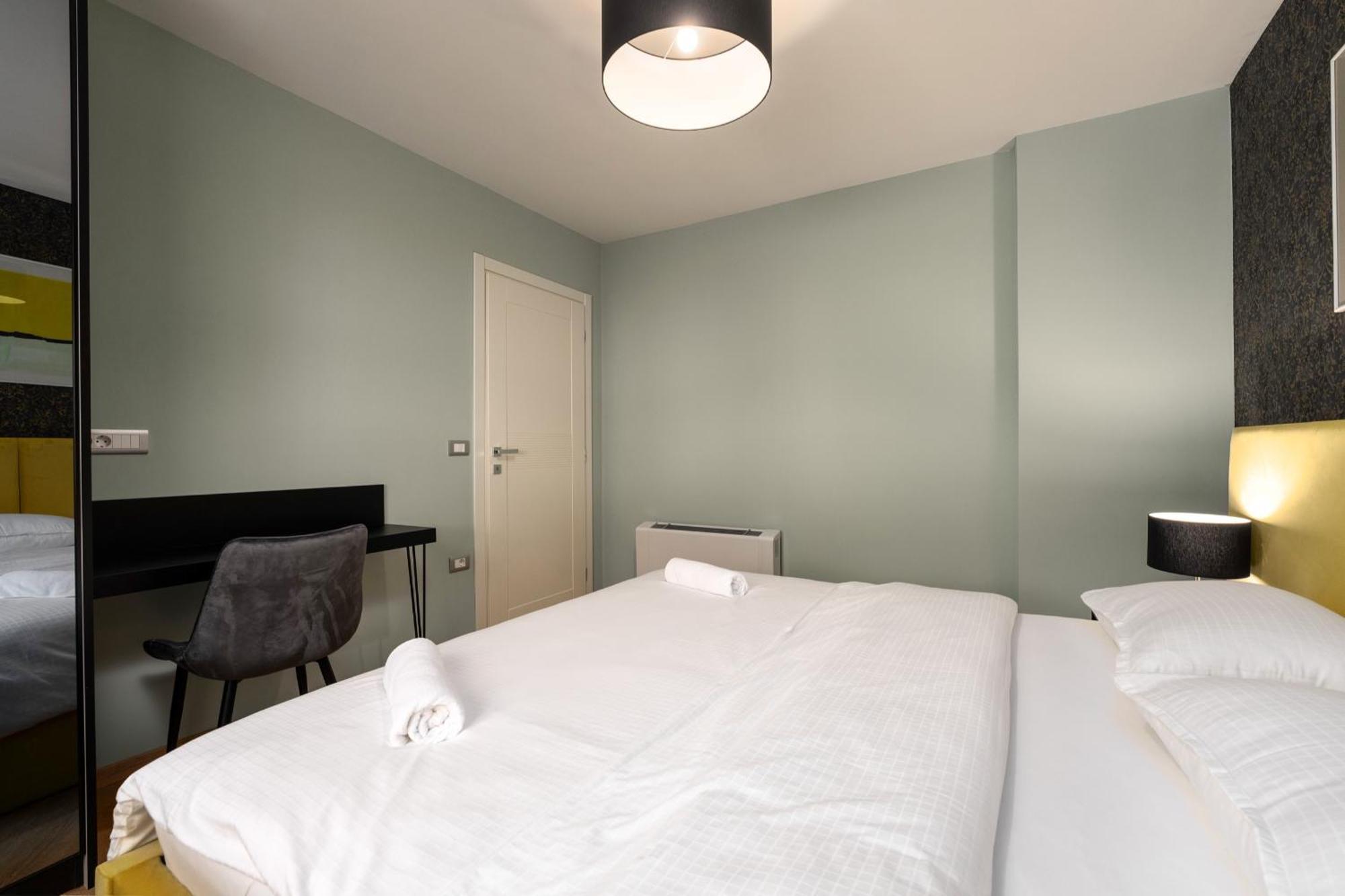 Larum Apartmens Vrsar Exteriör bild