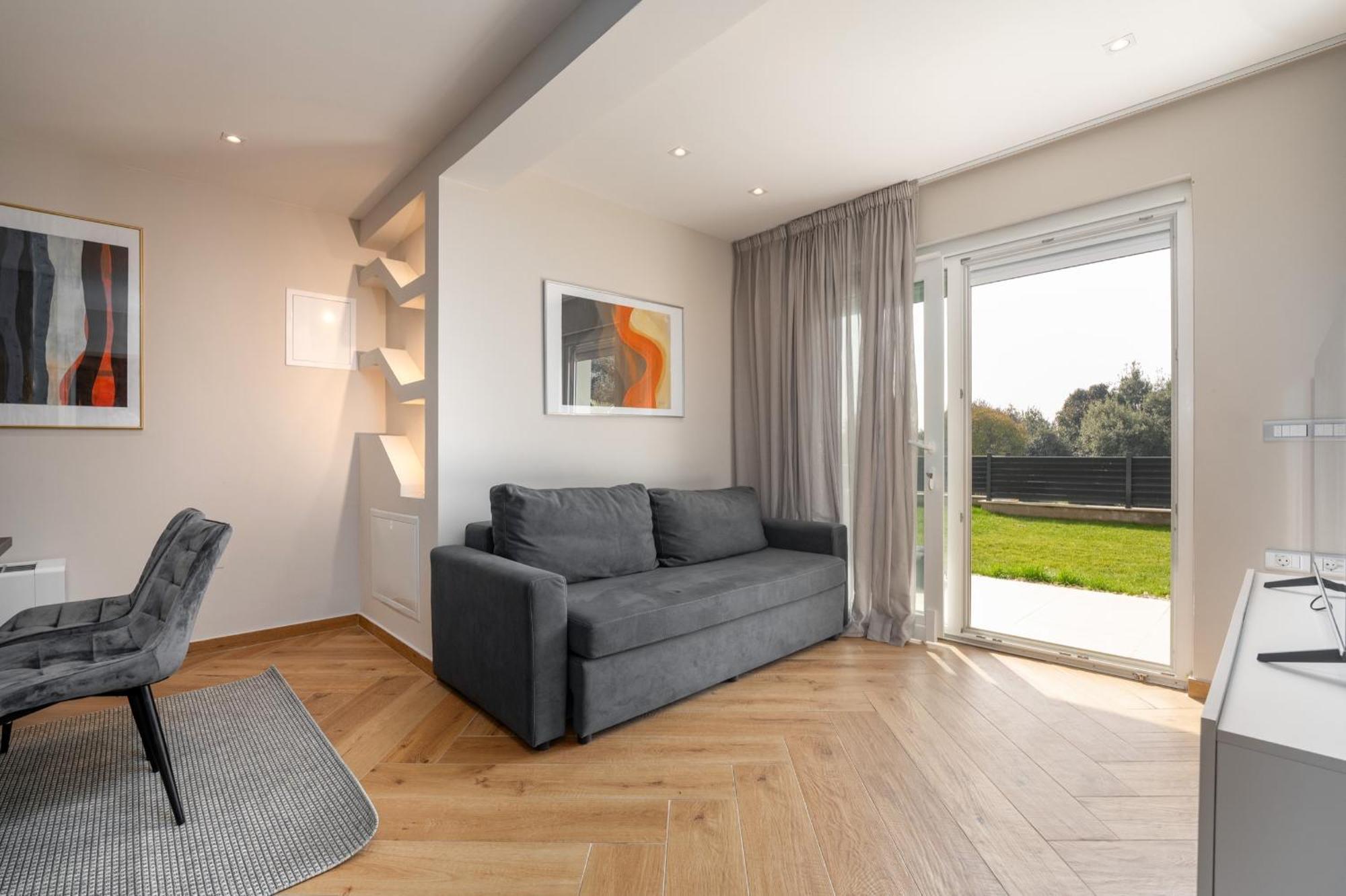 Larum Apartmens Vrsar Exteriör bild