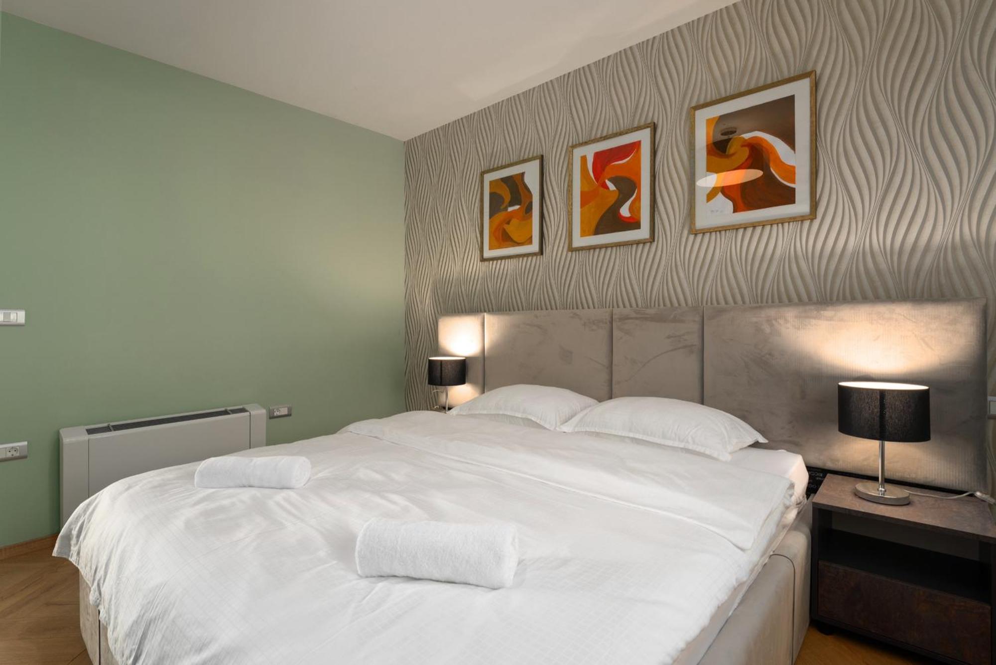 Larum Apartmens Vrsar Exteriör bild