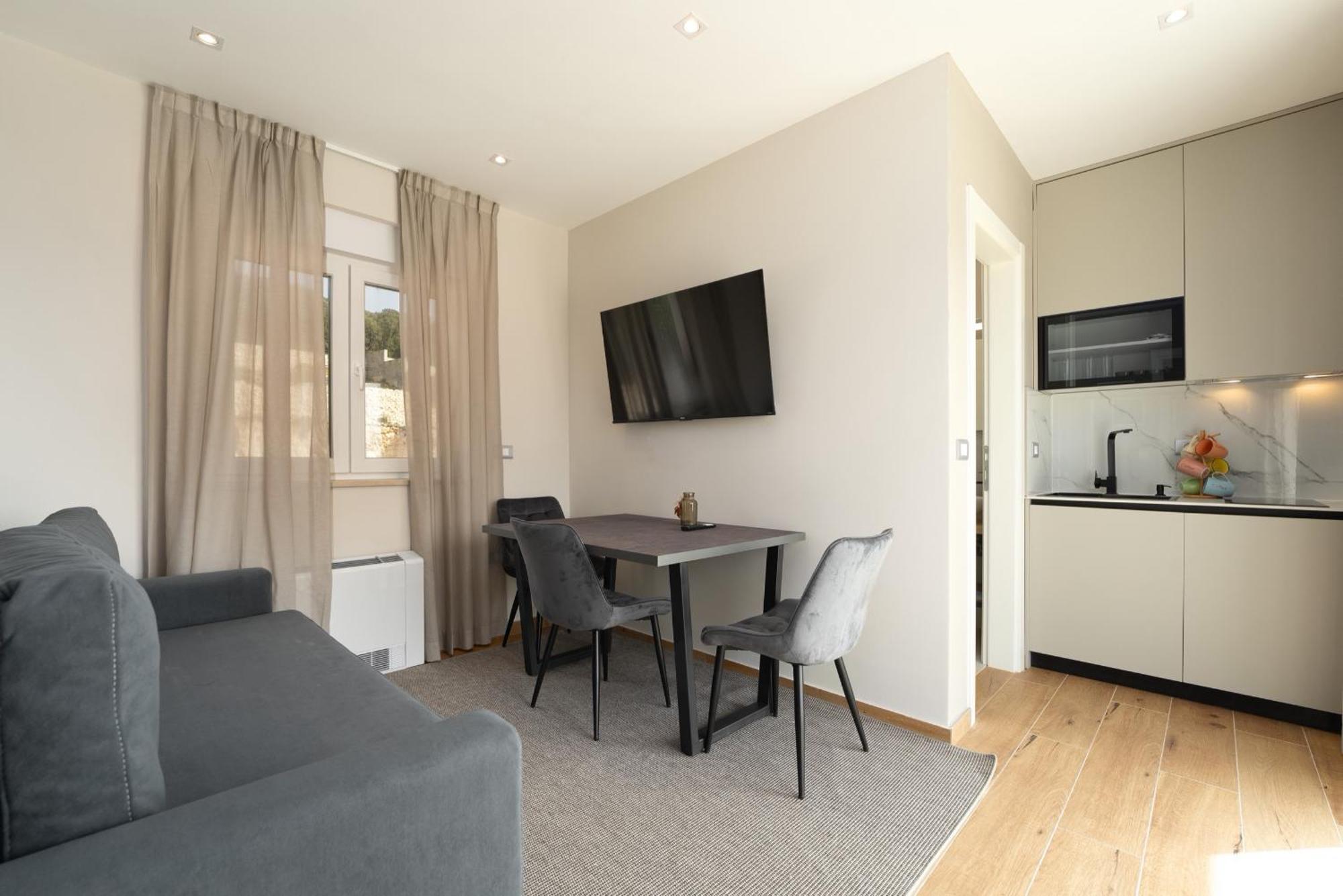 Larum Apartmens Vrsar Exteriör bild