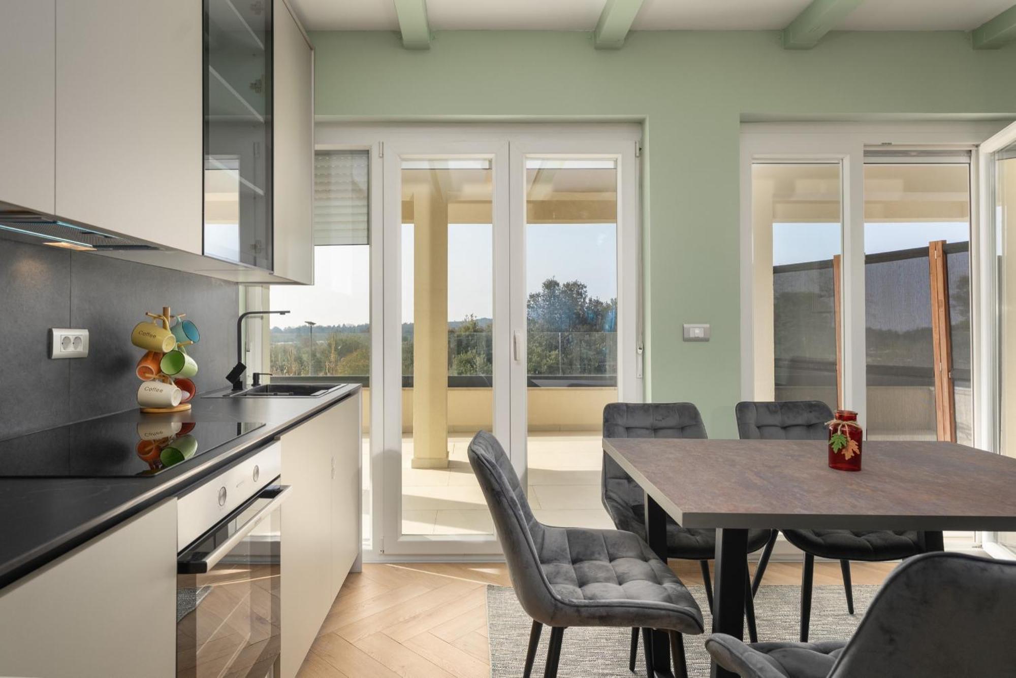 Larum Apartmens Vrsar Exteriör bild