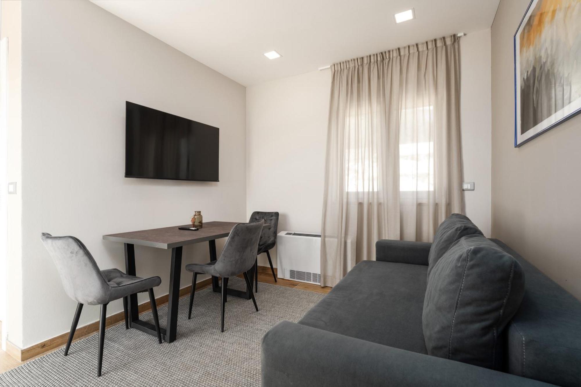 Larum Apartmens Vrsar Exteriör bild