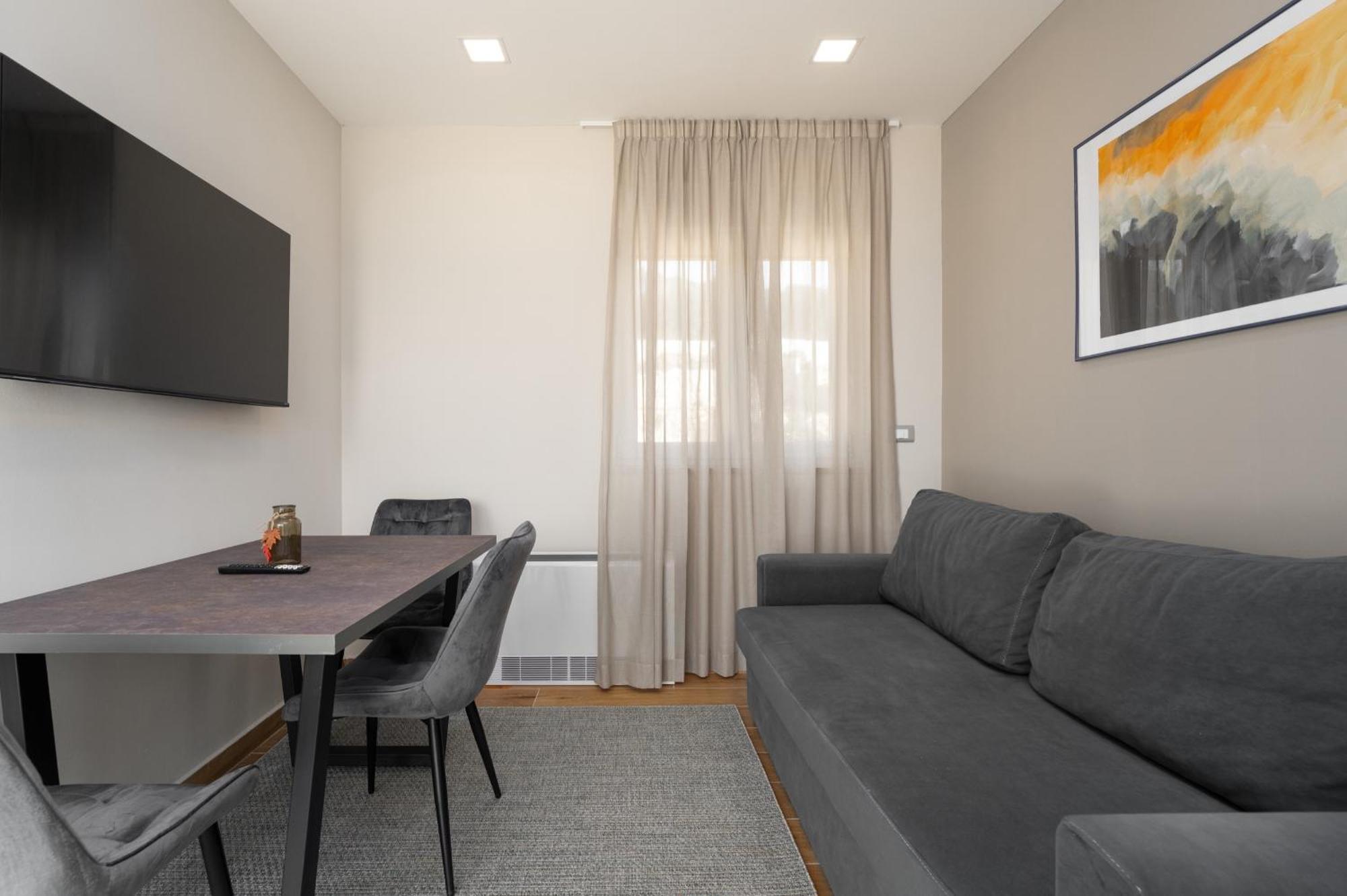 Larum Apartmens Vrsar Exteriör bild