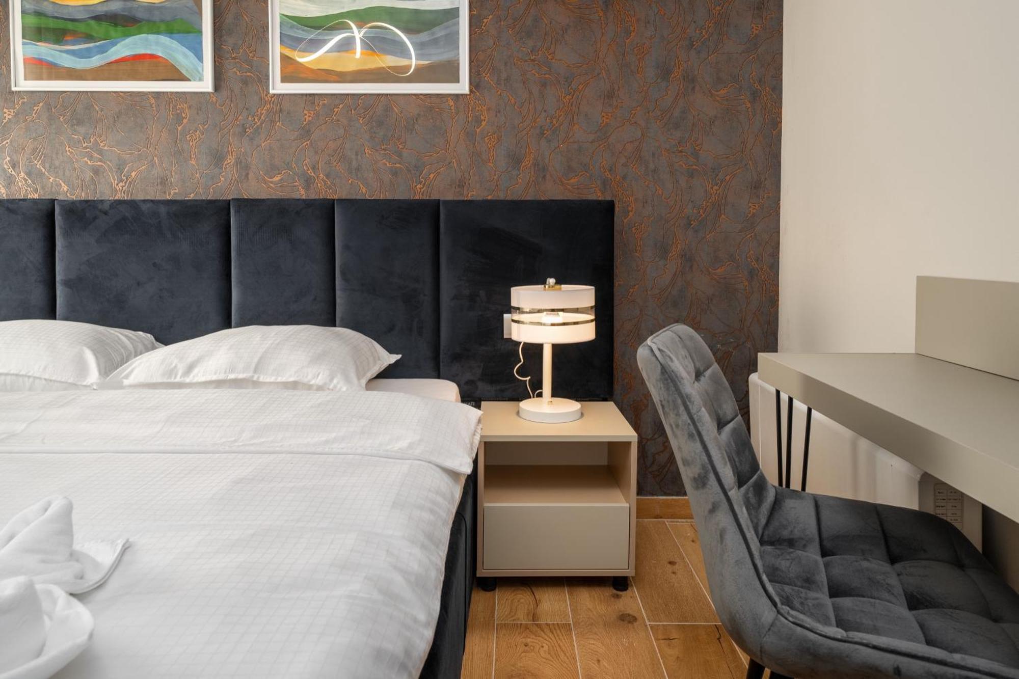Larum Apartmens Vrsar Exteriör bild