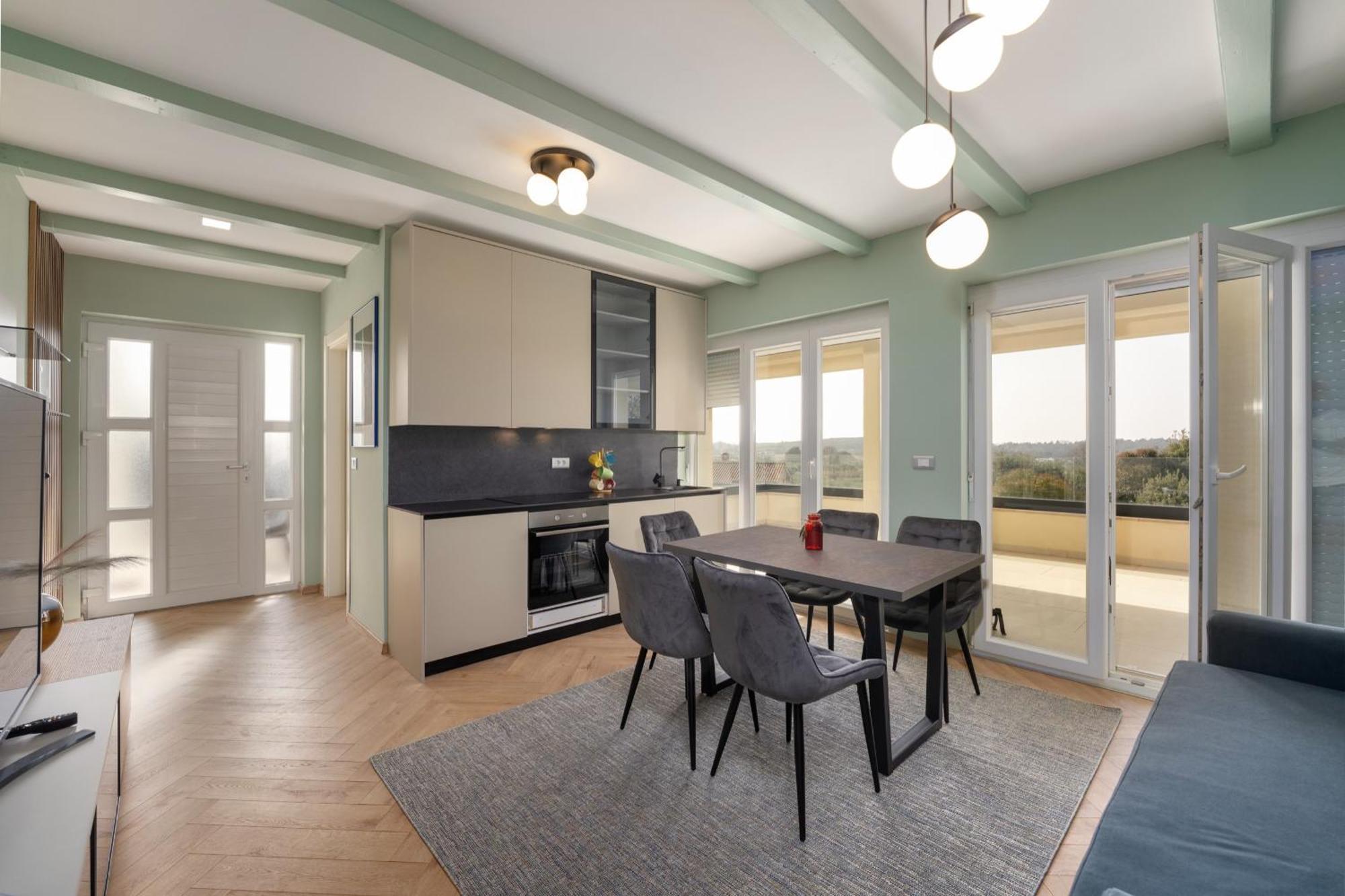 Larum Apartmens Vrsar Exteriör bild