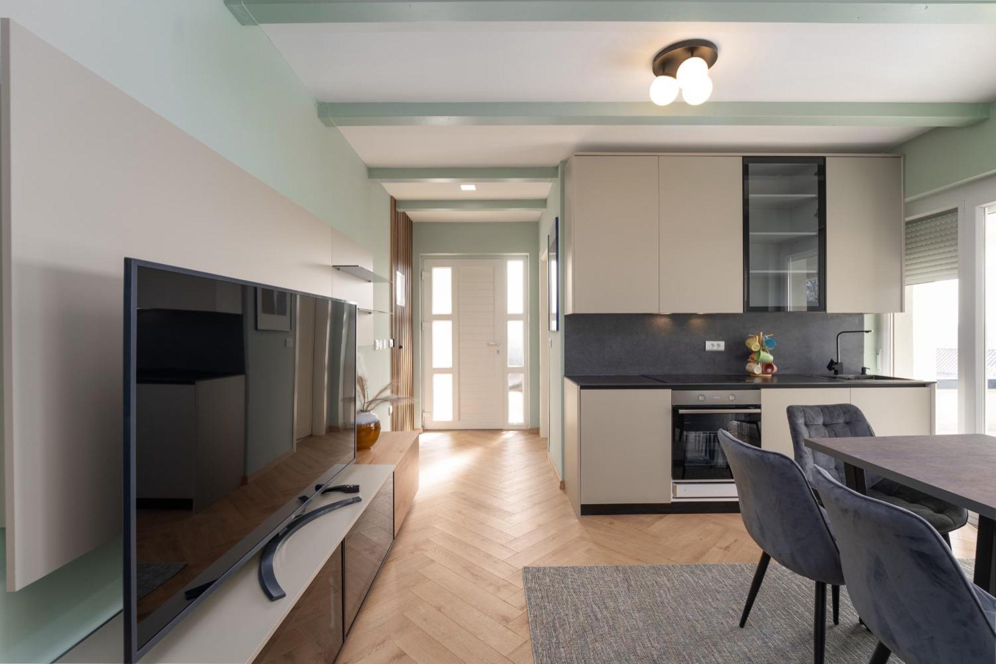 Larum Apartmens Vrsar Exteriör bild