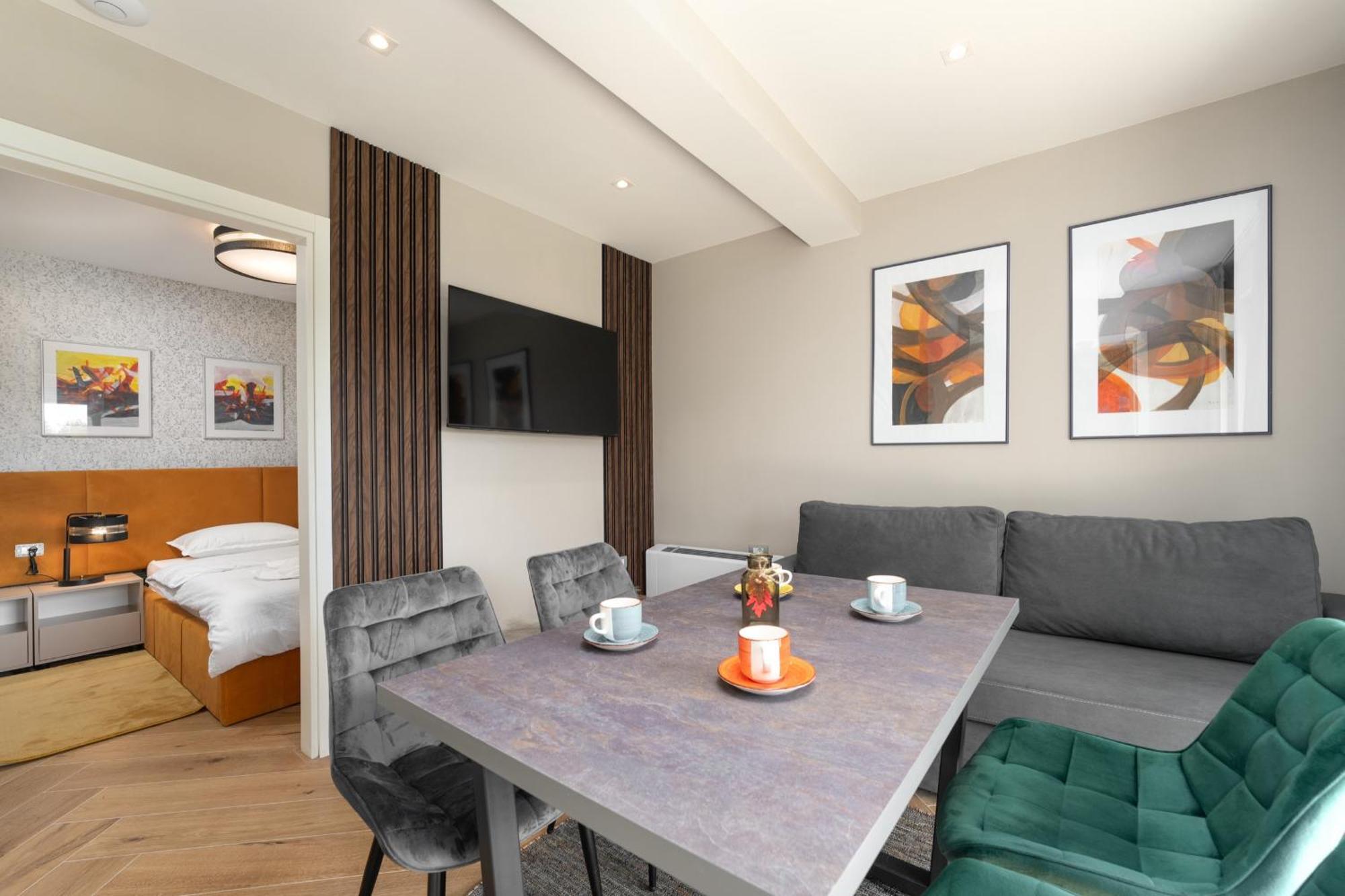 Larum Apartmens Vrsar Exteriör bild