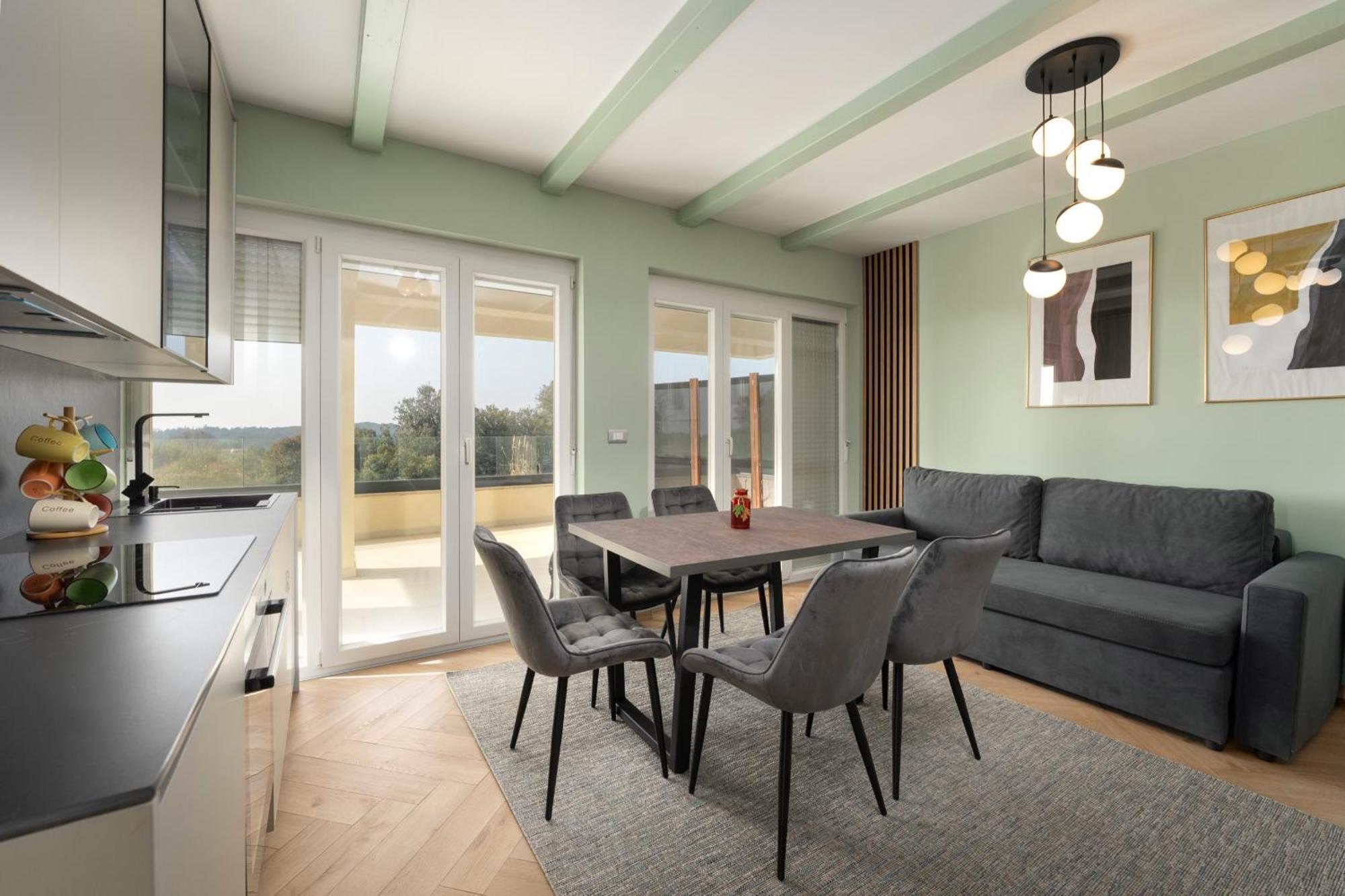 Larum Apartmens Vrsar Exteriör bild